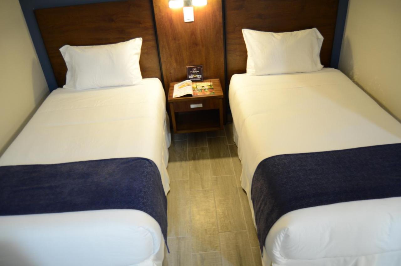 Hotel San Agustin Plaza Latacunga Eksteriør bilde
